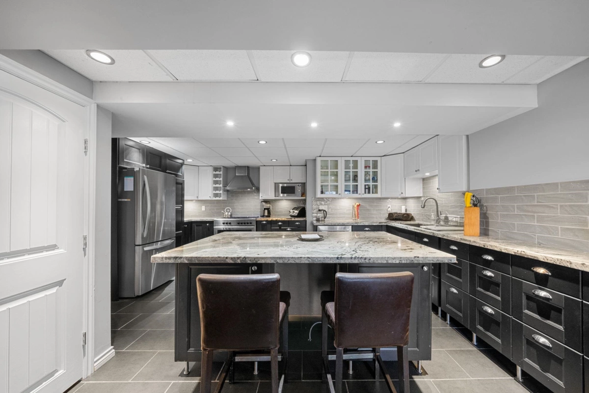 Entry Foyer Photo of 479 E 29th Street, North Vancouver, BC