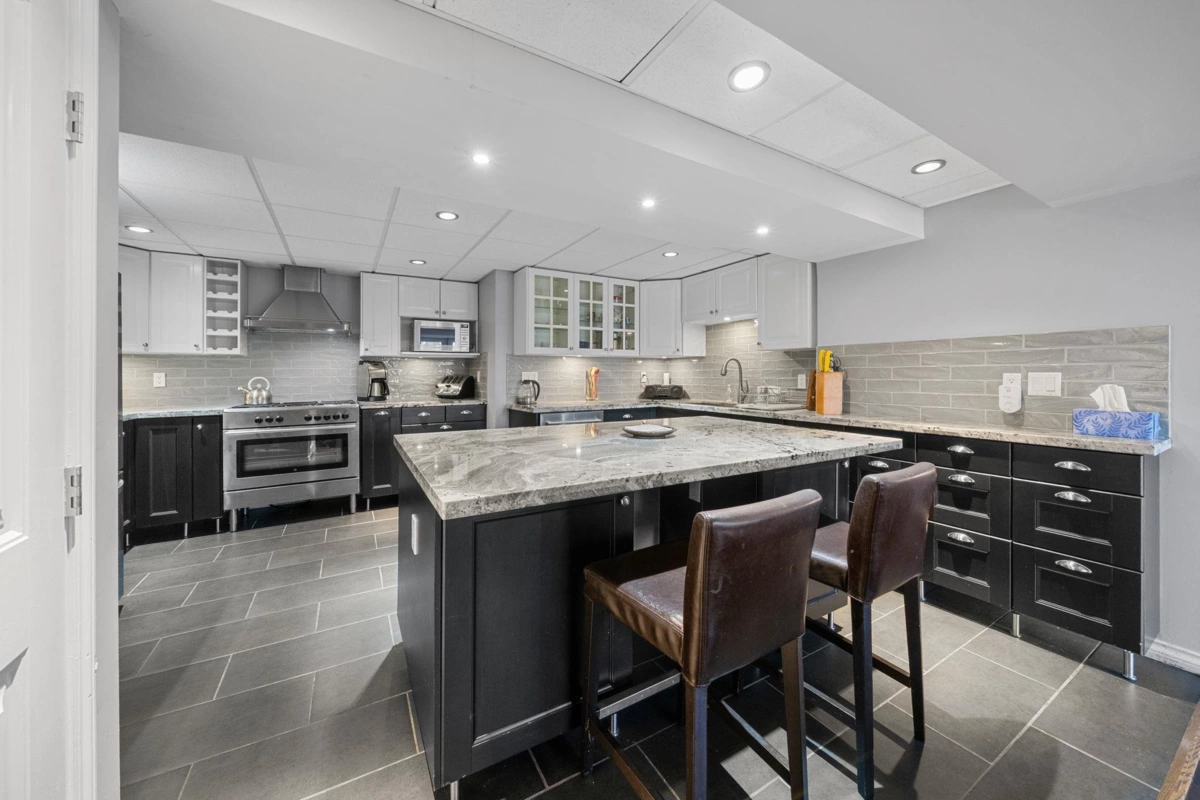 Hallway Photo of 479 E 29th Street, North Vancouver, BC