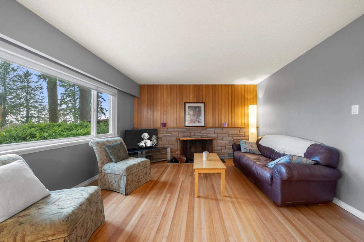 Living Room Photo of 479 E 29th Street, North Vancouver, BC