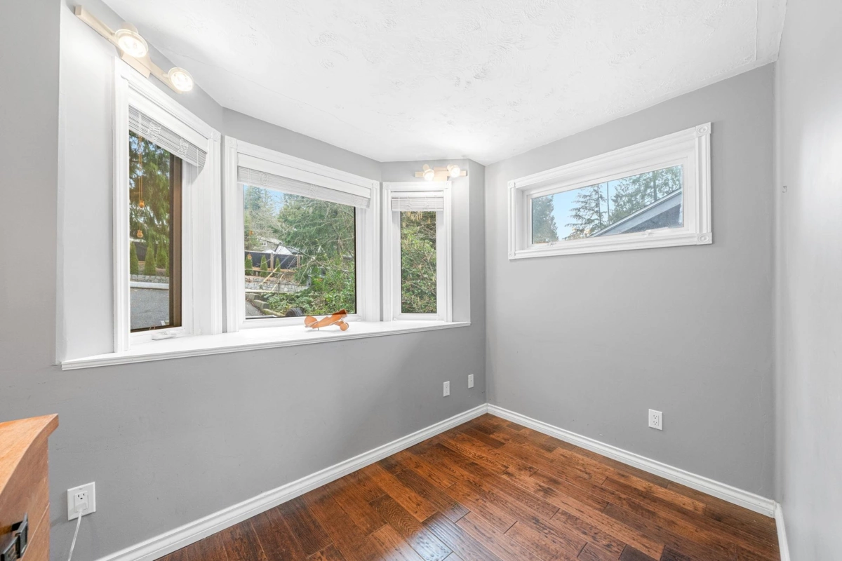 Primary Bedroom Photo of 479 E 29th Street, North Vancouver, BC