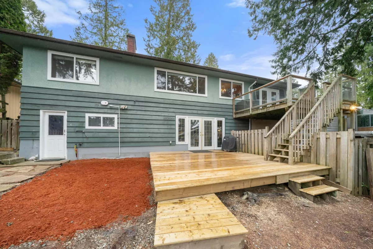 Swimming Pool Photo of 479 E 29th Street, North Vancouver, BC