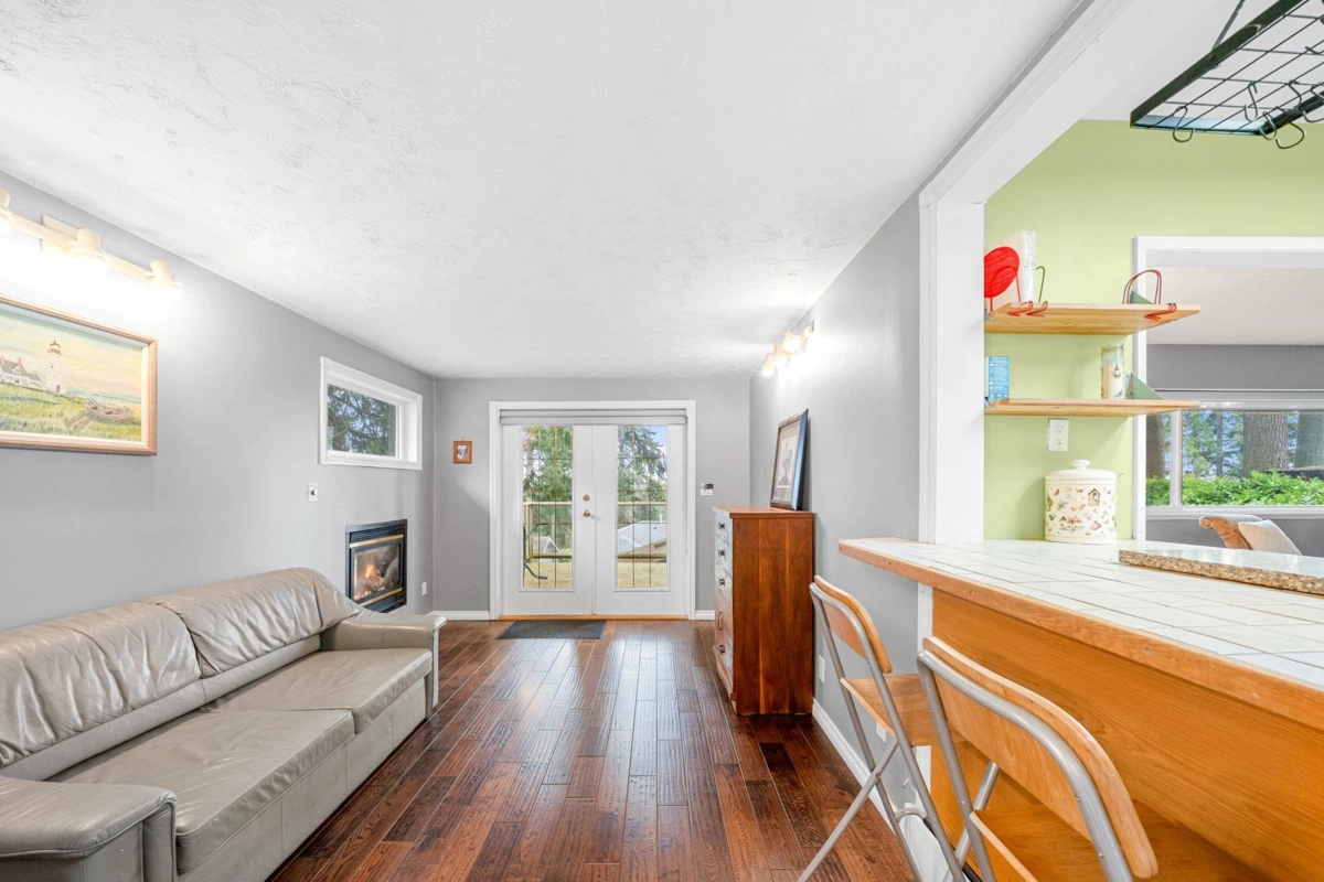 Walk-In Closet Photo of 479 E 29th Street, North Vancouver, BC