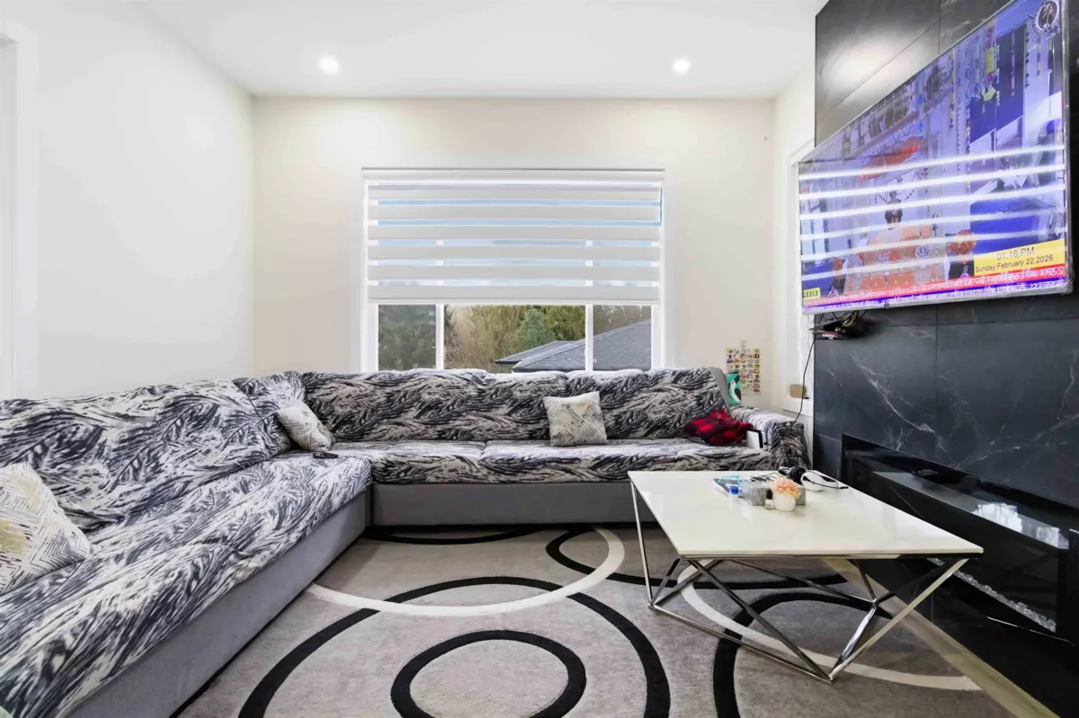 Kitchen Island Photo of 31705 Upland Crescent, Abbotsford, BC