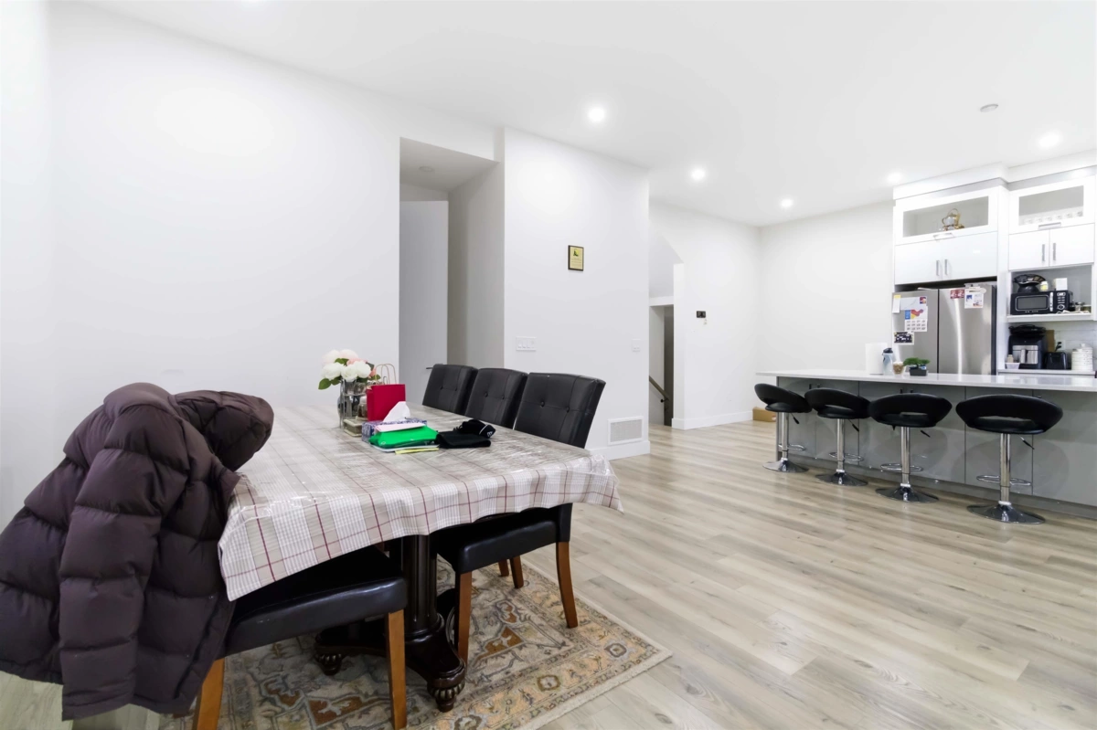 Walk-In Closet Photo of 31705 Upland Crescent, Abbotsford, BC