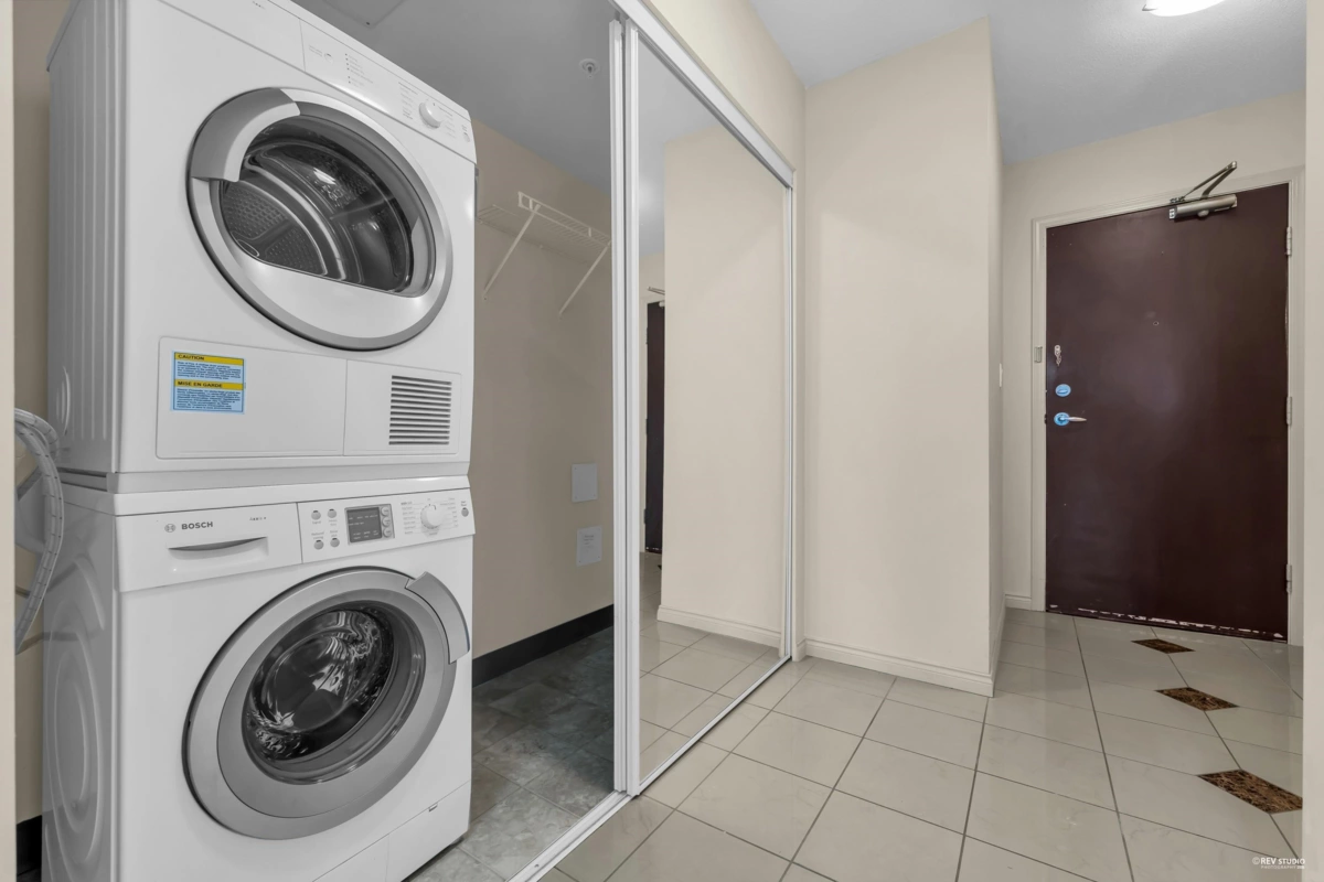 Hallway Photo of 1201 6331 Buswell Street, Richmond, BC