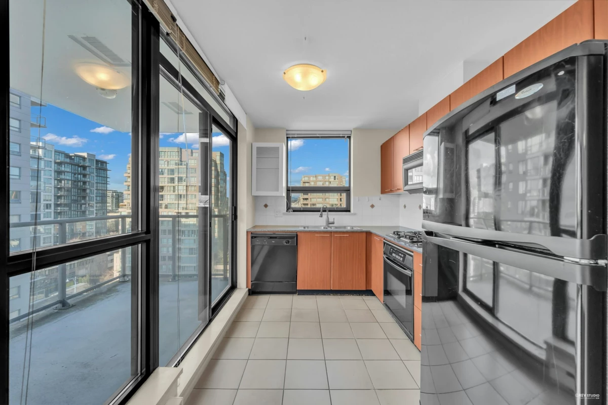 Primary Bathroom Photo of 1201 6331 Buswell Street, Richmond, BC
