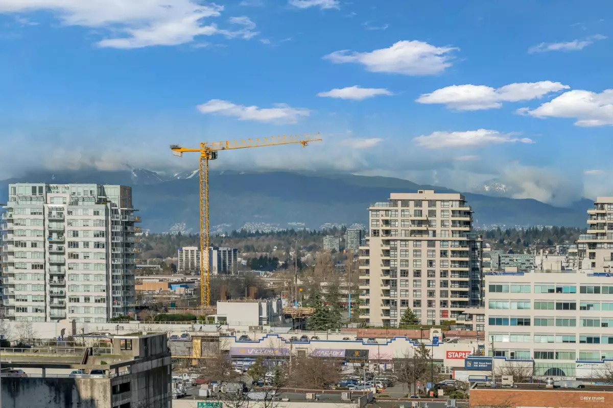 Swimming Pool Photo of 1201 6331 Buswell Street, Richmond, BC