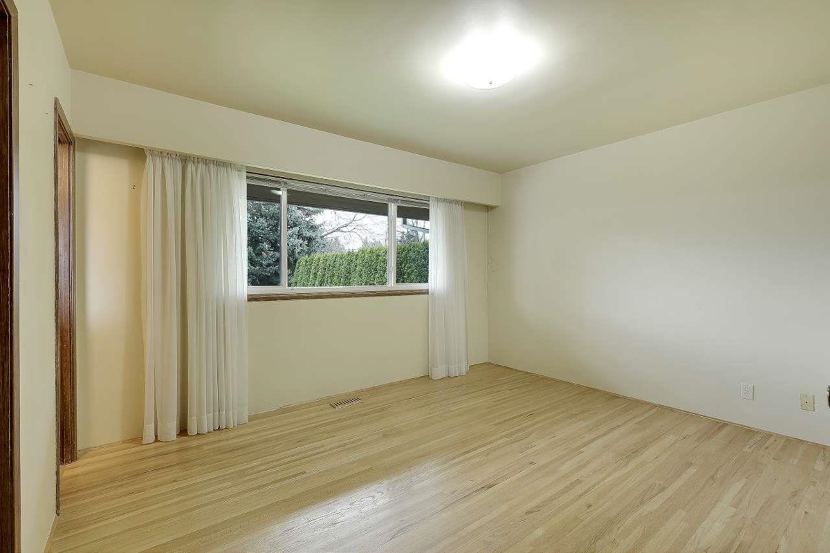 Guest Bathroom Photo of 13753 114 Avenue, Surrey, BC