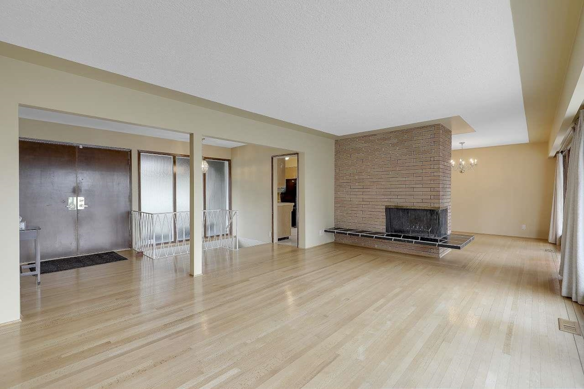 Living Room Photo of 13753 114 Avenue, Surrey, BC