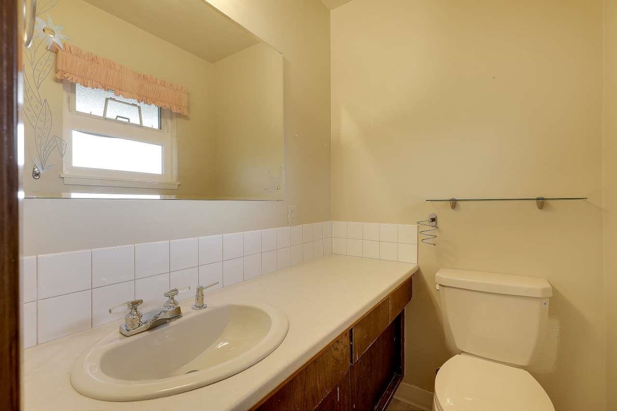 Office / Den Photo of 13753 114 Avenue, Surrey, BC