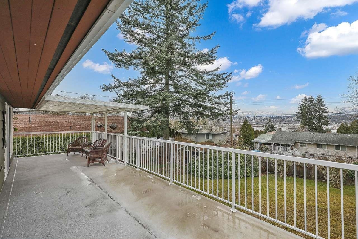 Staircase Photo of 13753 114 Avenue, Surrey, BC