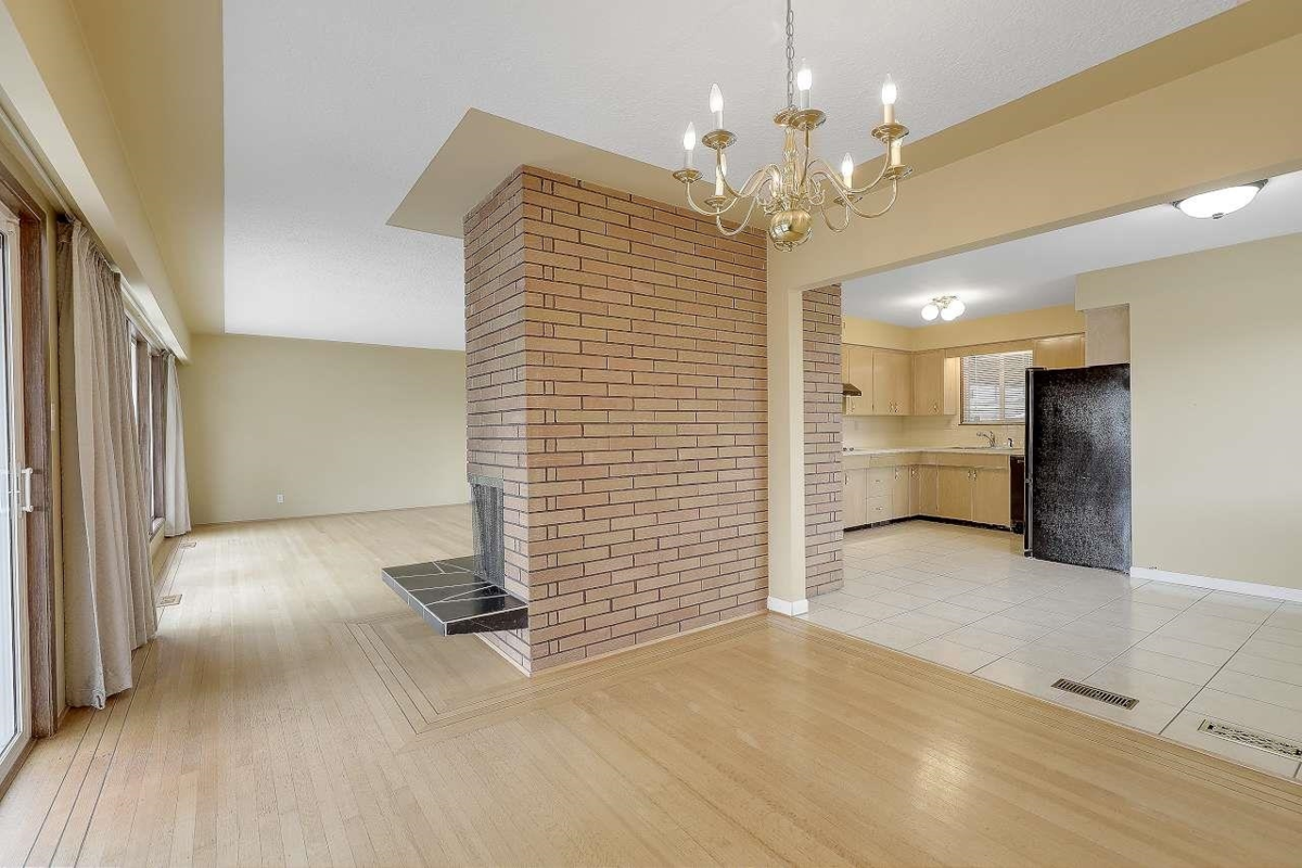 Walk-In Closet Photo of 13753 114 Avenue, Surrey, BC