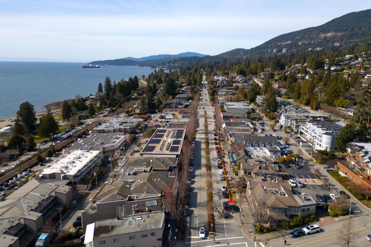 Basement Recreation Room Photo of 2338 Ottawa Avenue, West Vancouver, BC