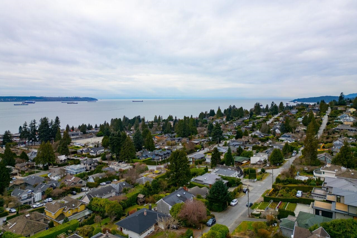 Bedroom 3 Photo of 2338 Ottawa Avenue, West Vancouver, BC