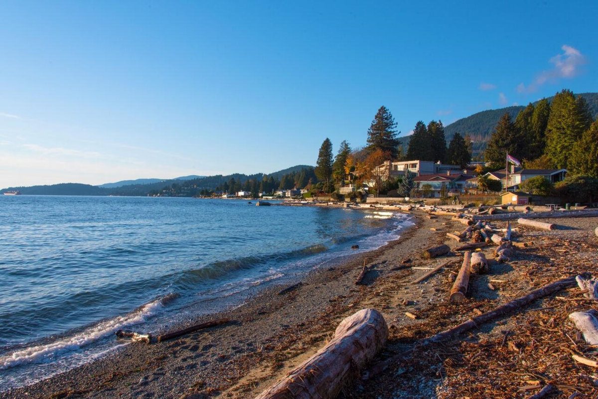 Entry Foyer Photo of 2338 Ottawa Avenue, West Vancouver, BC