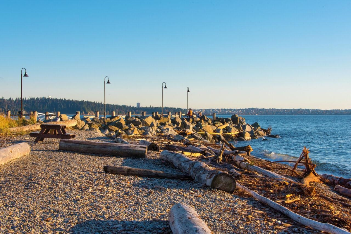 Mudroom Photo of 2338 Ottawa Avenue, West Vancouver, BC