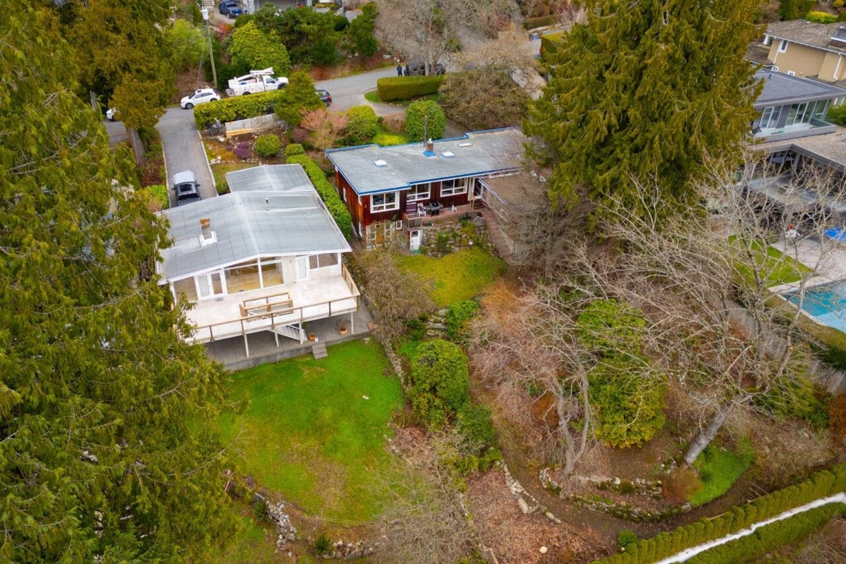 Primary Bathroom Photo of 2338 Ottawa Avenue, West Vancouver, BC