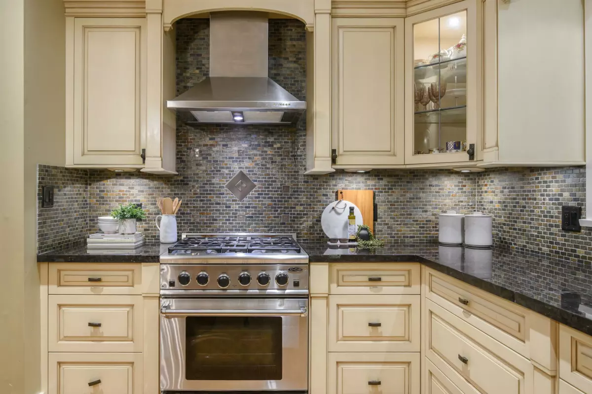 Family Room Photo of 3402 Anne Macdonald Way, North Vancouver, BC