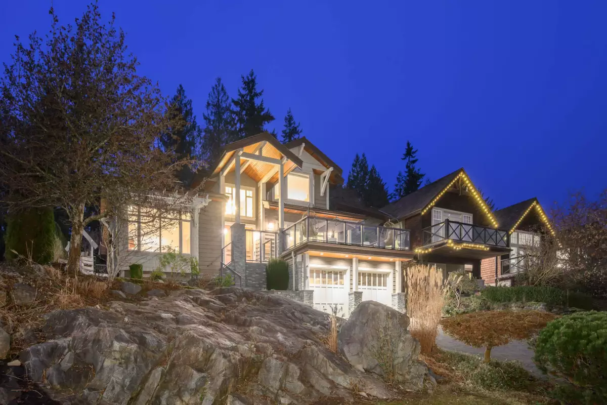 Hallway Photo of 3402 Anne Macdonald Way, North Vancouver, BC