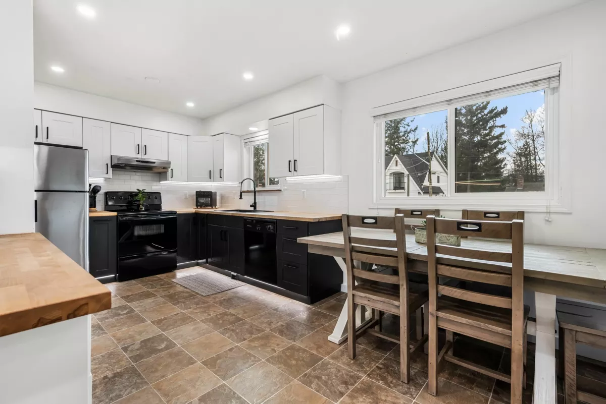 Breakfast Nook Photo of 6970 Centennial Drive, Chilliwack, BC