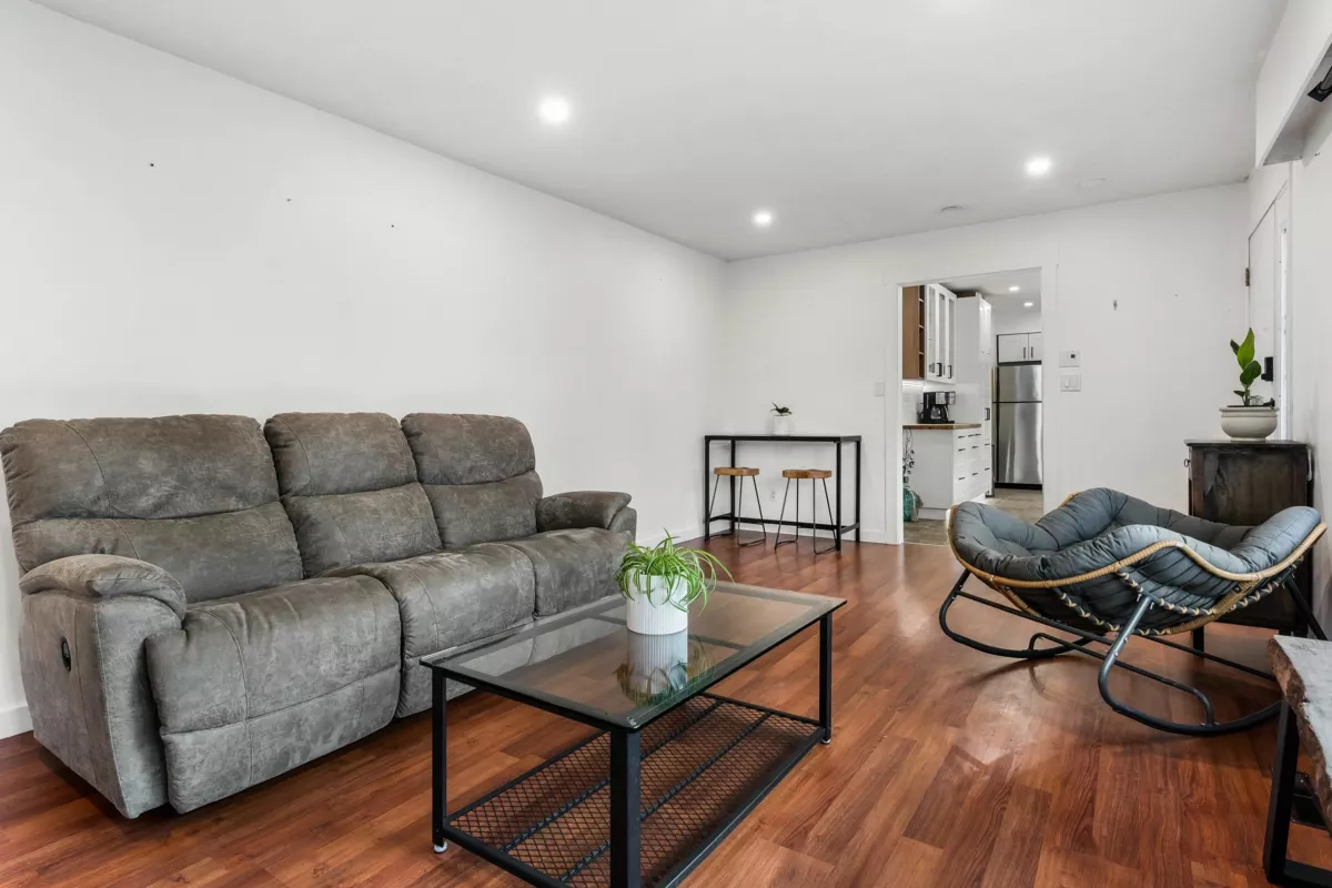 Kitchen Island Photo of 6970 Centennial Drive, Chilliwack, BC