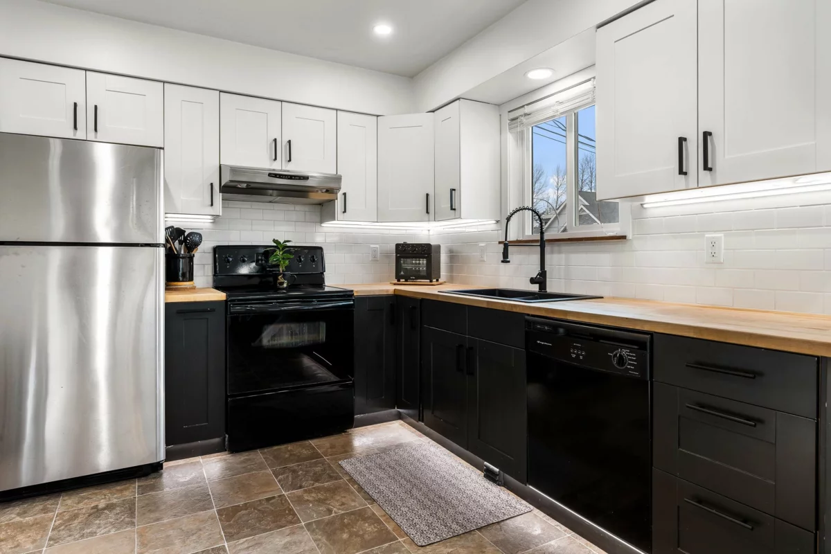 Primary Bedroom Photo of 6970 Centennial Drive, Chilliwack, BC