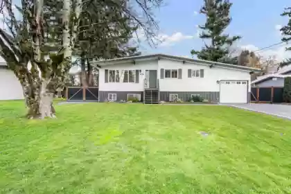 Front exterior of 6970 Centennial Drive, Chilliwack, BC