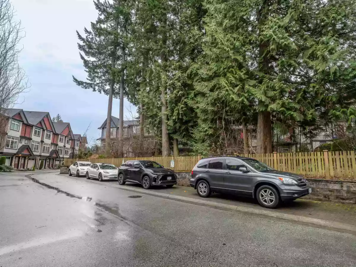 Backyard Photo of 146 6299 144 Street, Surrey, BC