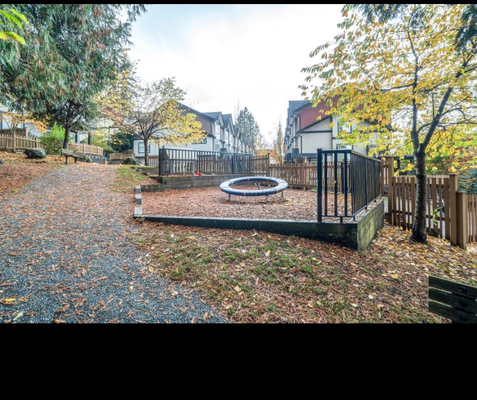 Community Amenities Photo (Clubhouse) of 146 6299 144 Street, Surrey, BC