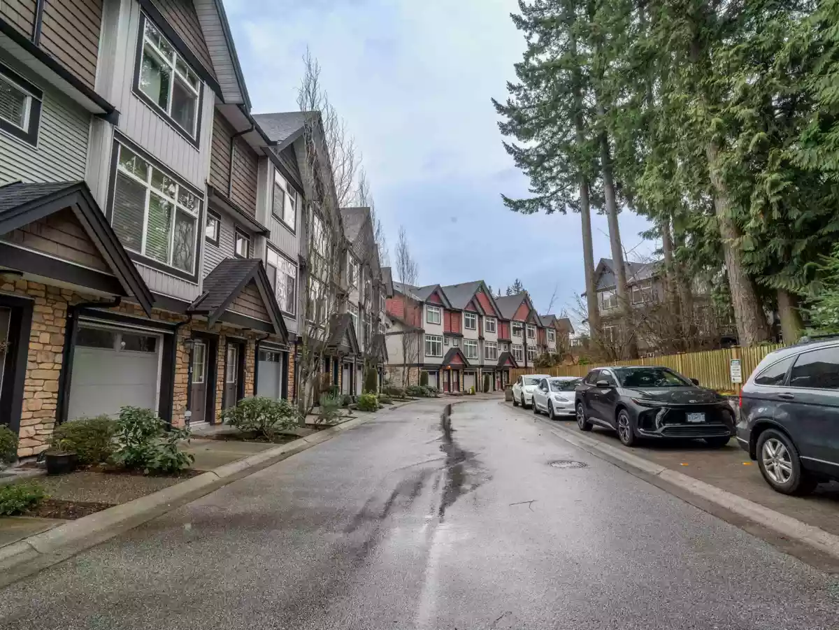 Front Yard Photo of 146 6299 144 Street, Surrey, BC