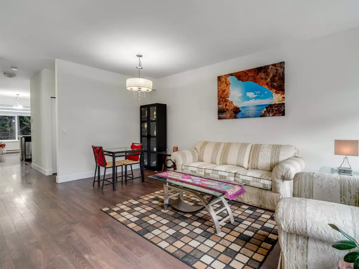 Kitchen Photo of 146 6299 144 Street, Surrey, BC