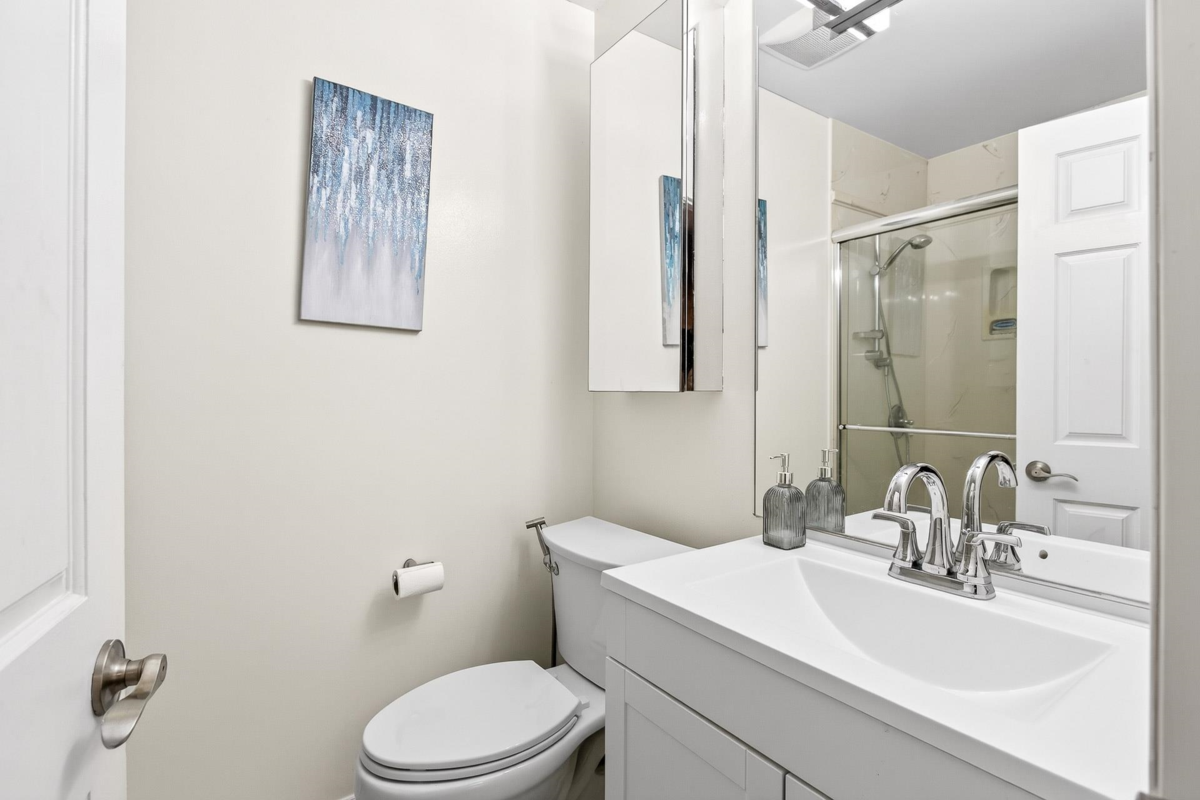 Entry Foyer Photo of 1614 Lynn Valley Road, North Vancouver, BC