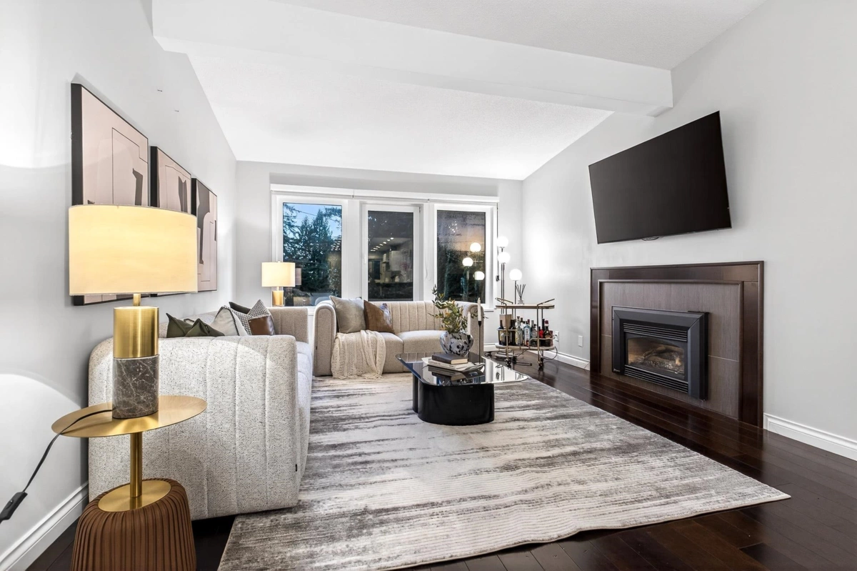 Kitchen Photo of 1614 Lynn Valley Road, North Vancouver, BC