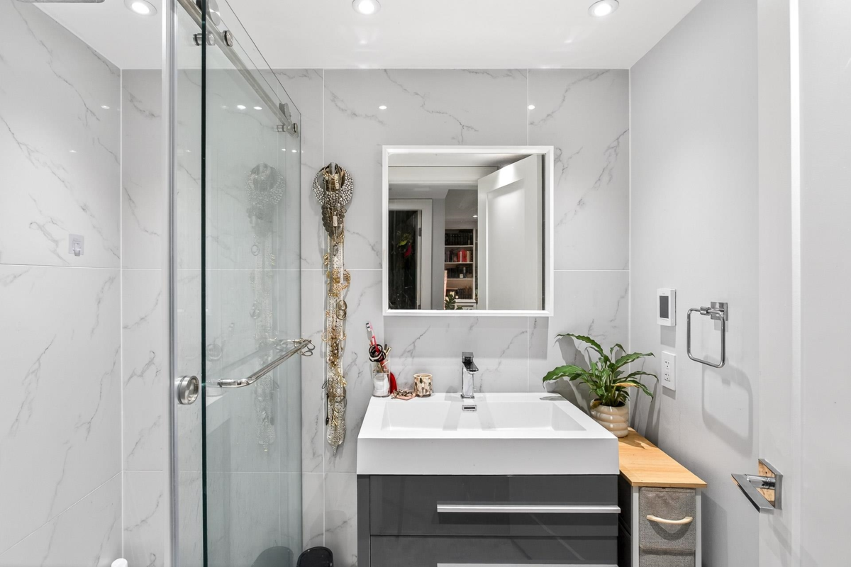 Mudroom Photo of 1614 Lynn Valley Road, North Vancouver, BC