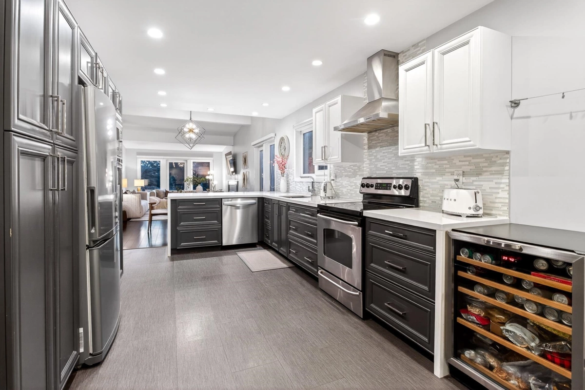 Primary Bathroom Photo of 1614 Lynn Valley Road, North Vancouver, BC