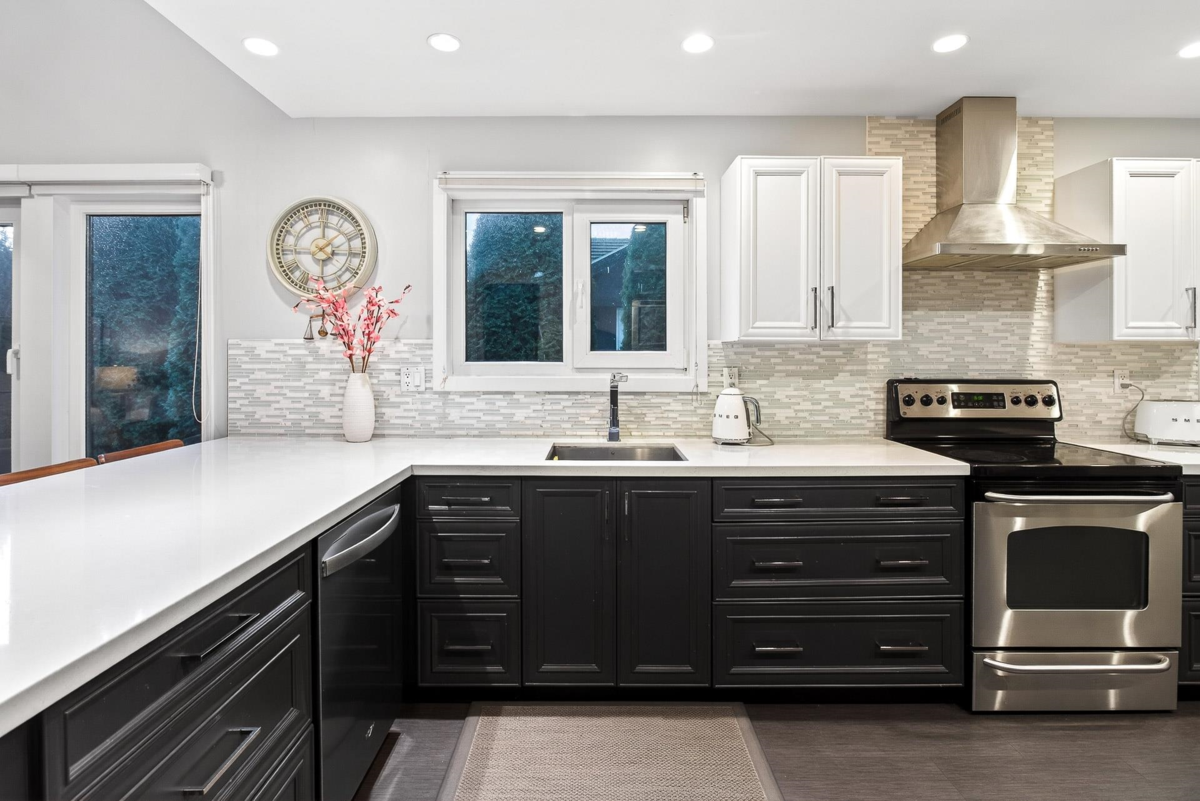 Primary Bedroom Photo of 1614 Lynn Valley Road, North Vancouver, BC