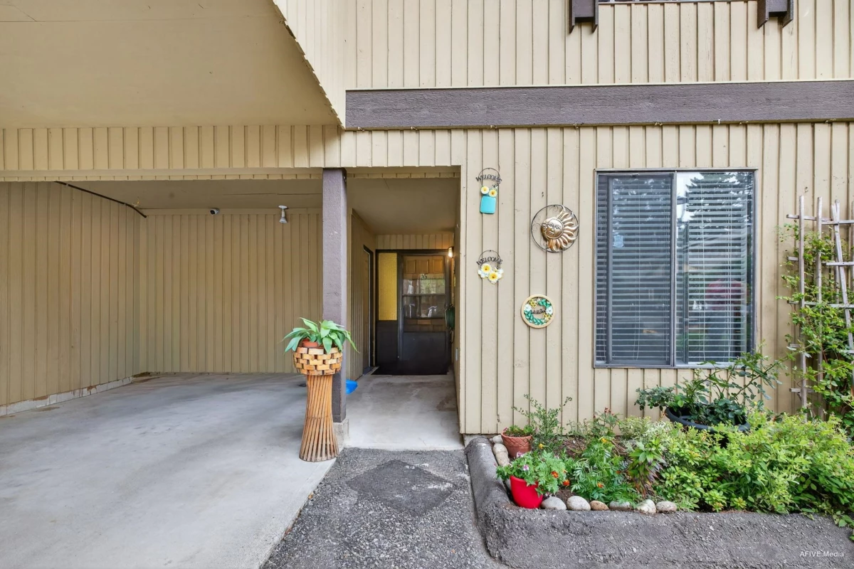 Family Room Photo of 15 2998 Mouat Drive, Abbotsford, BC