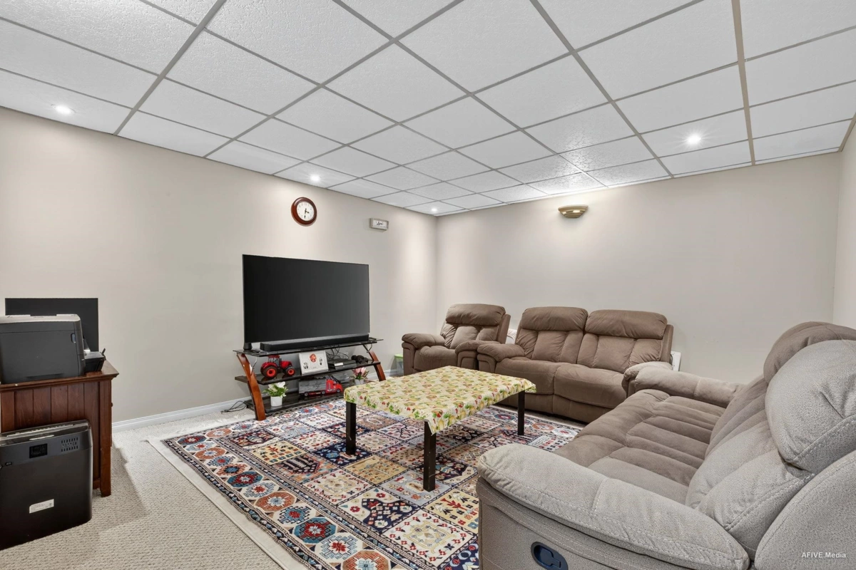 Kitchen Island Photo of 15 2998 Mouat Drive, Abbotsford, BC