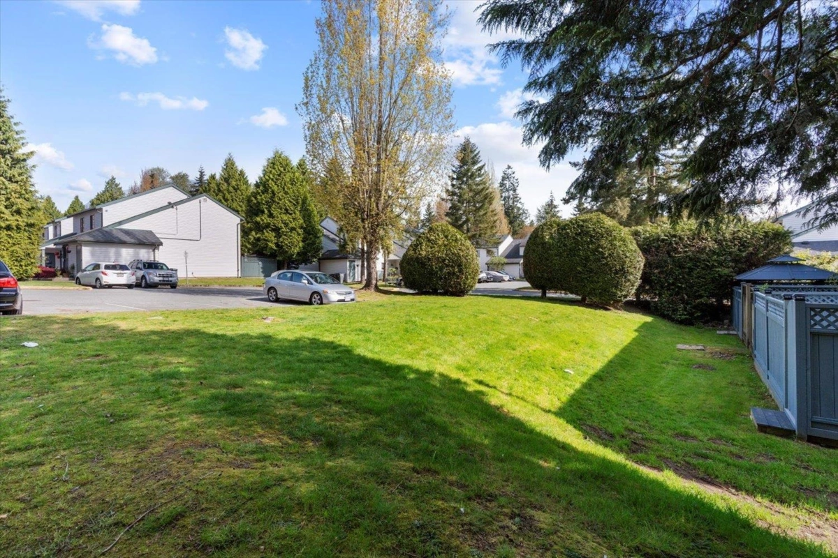 Garden / Landscaping Photo of 14 6609 138 Street, Surrey, BC