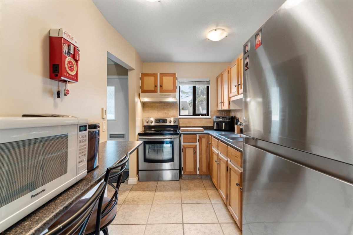 Kitchen Island Photo of 14 6609 138 Street, Surrey, BC