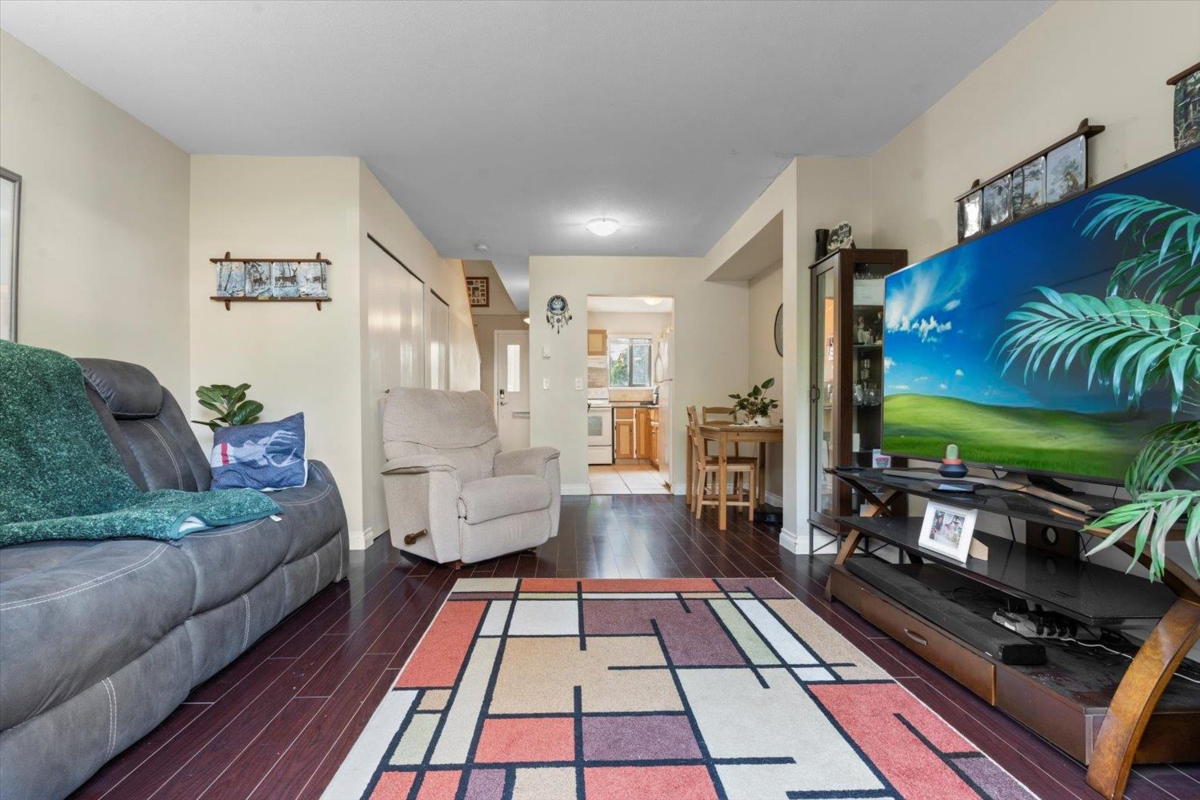 Living Room Photo of 14 6609 138 Street, Surrey, BC