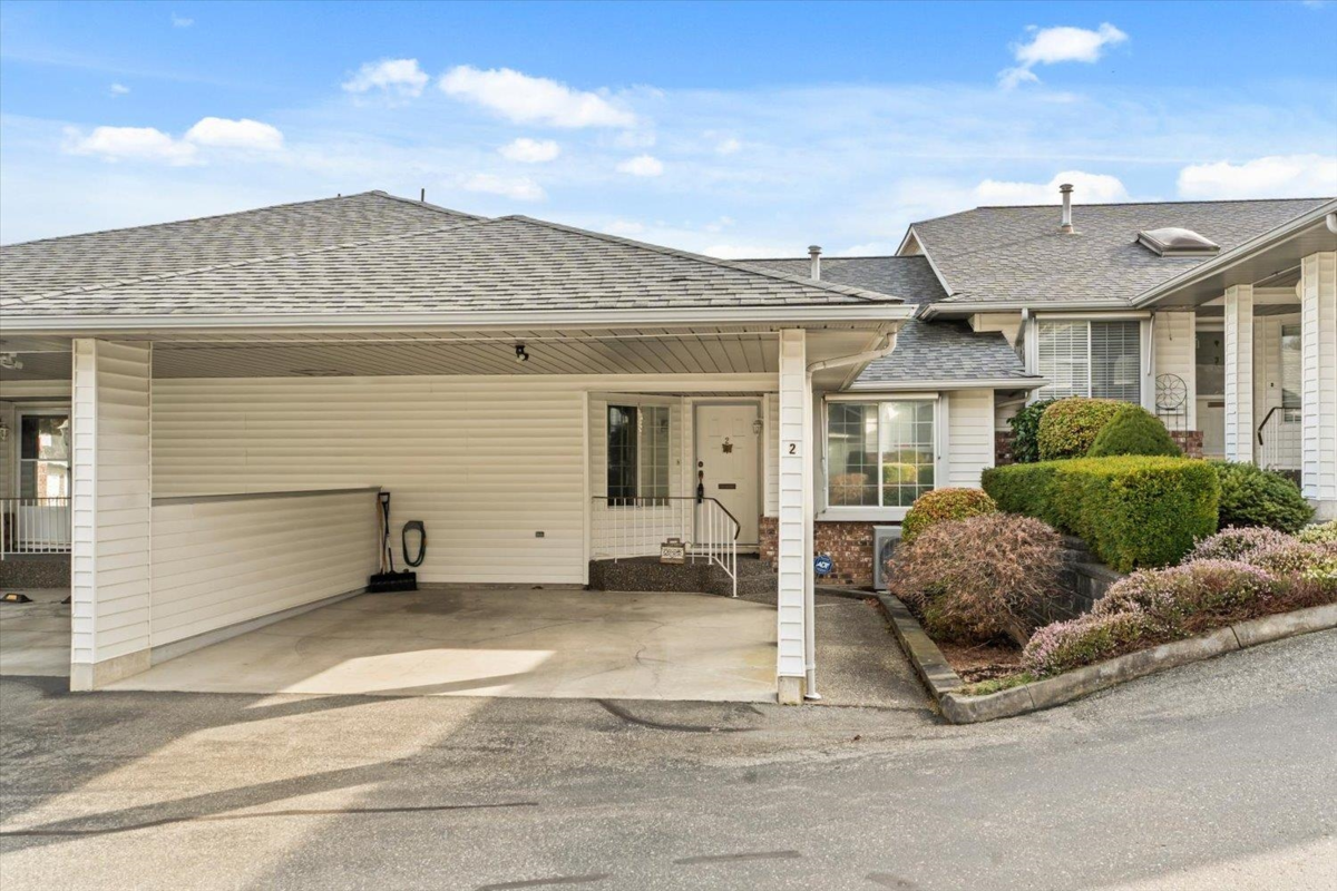 Exterior Front Photo of 2 3055 Trafalgar Street, Abbotsford, BC