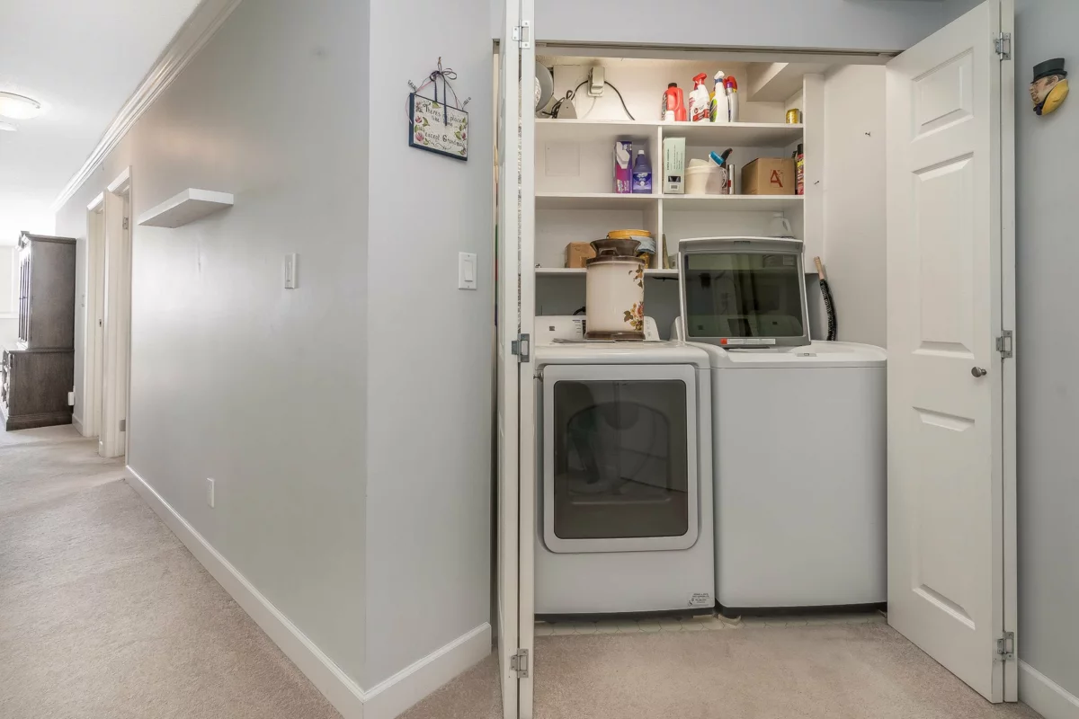 Entry Foyer Photo of 1001 11881 88 Avenue, Delta, BC