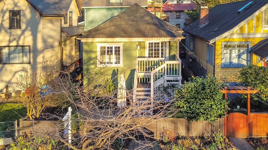 Office / Den Photo of 708 Woodland Drive, Vancouver, BC