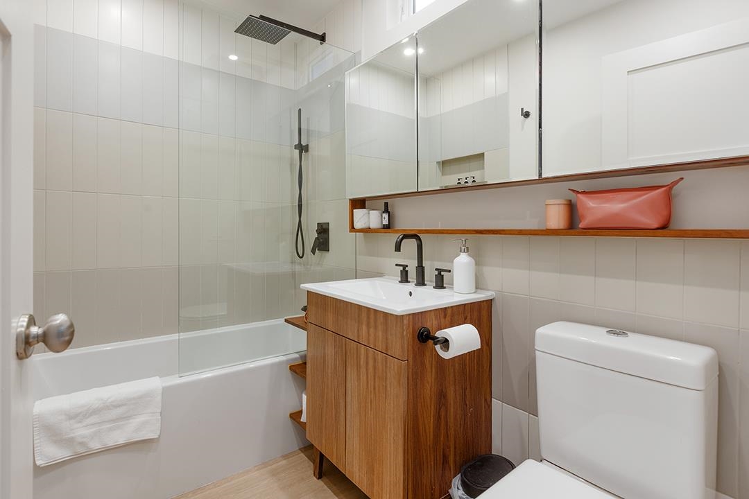 Primary Bathroom Photo of 708 Woodland Drive, Vancouver, BC