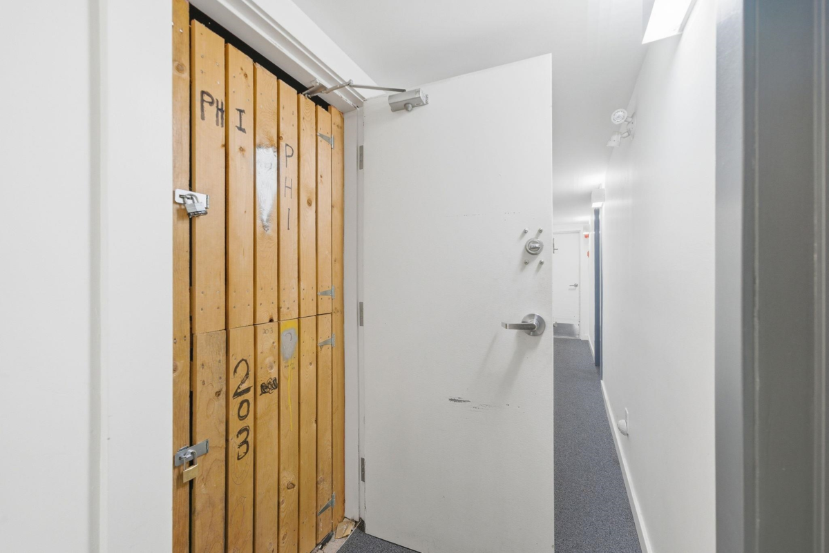 Backyard Photo of 203 555 E 8th Avenue, Vancouver, BC