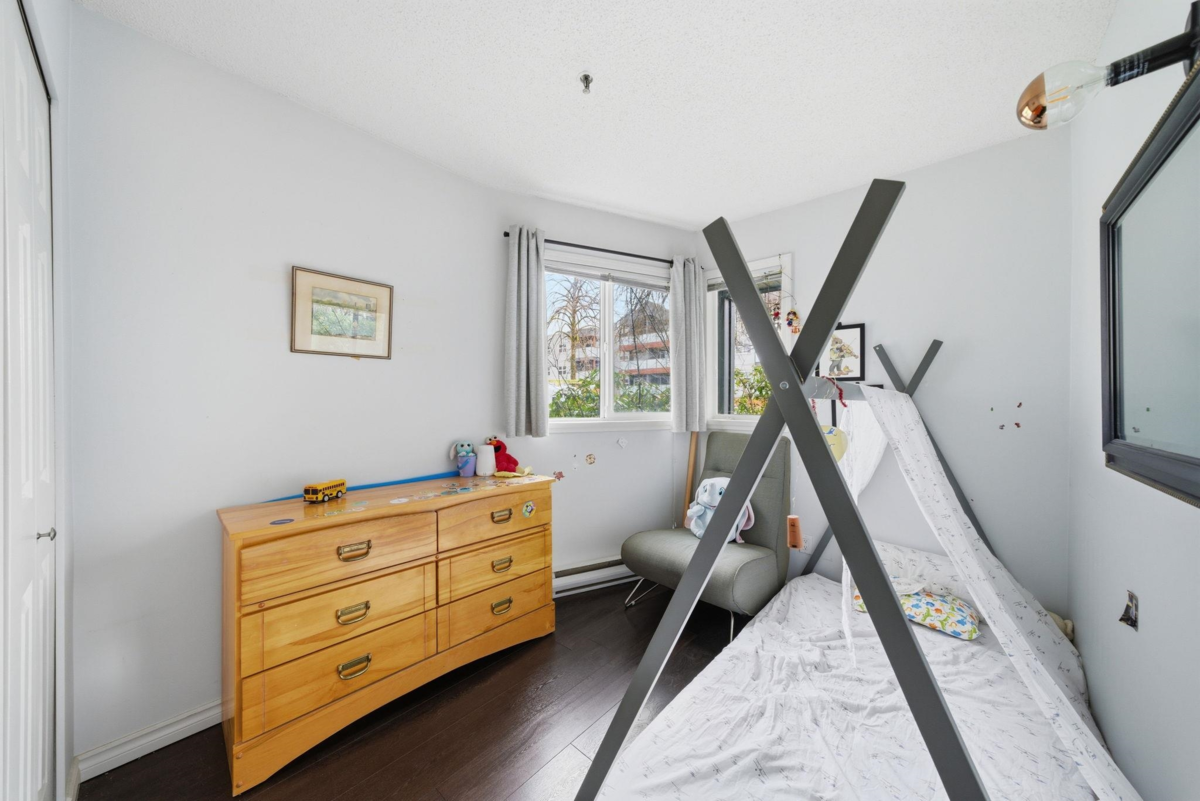 Guest Bathroom Photo of 203 555 E 8th Avenue, Vancouver, BC