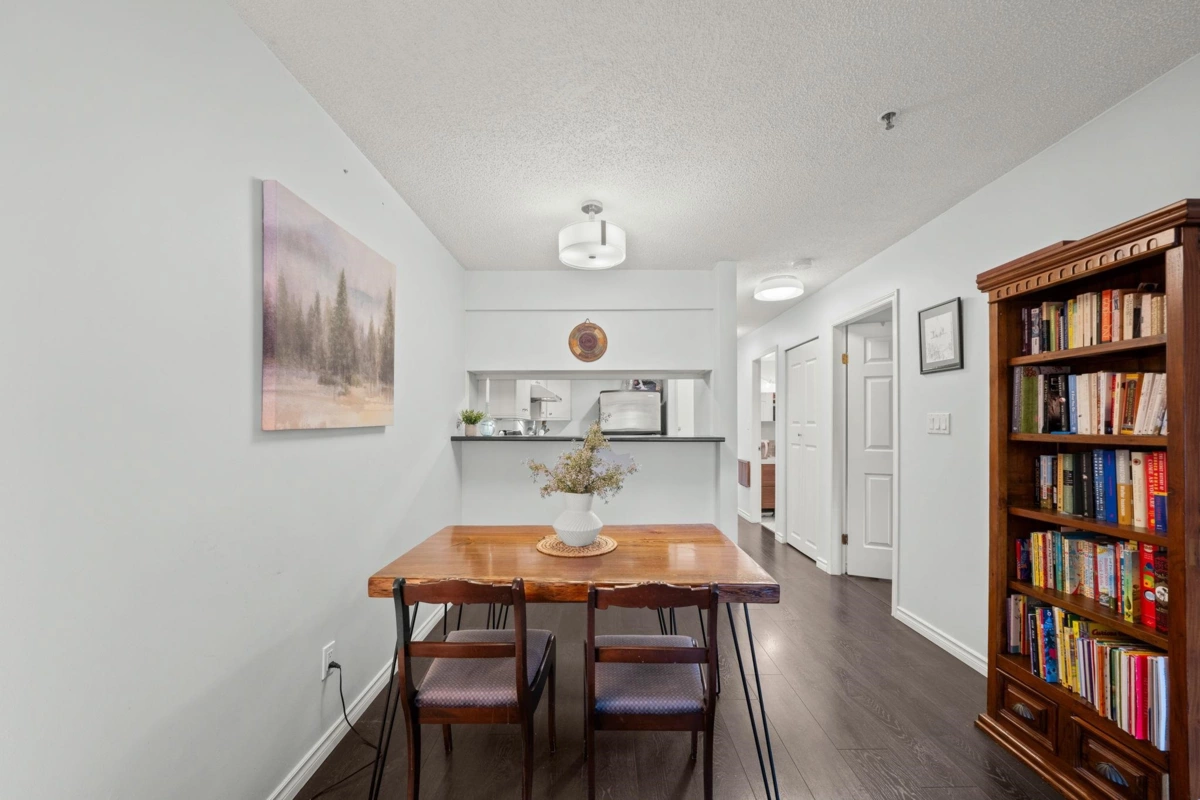 Kitchen Island Photo of 203 555 E 8th Avenue, Vancouver, BC
