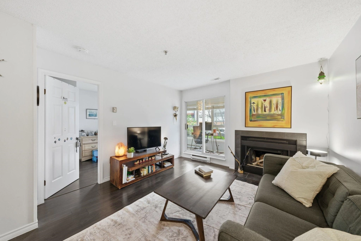 Living Room Photo of 203 555 E 8th Avenue, Vancouver, BC