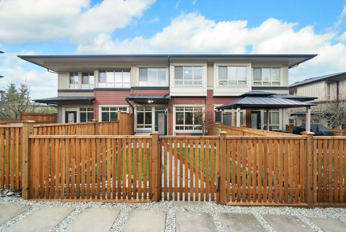 Front Yard Photo of 5 13771 232a Street, Maple Ridge, BC